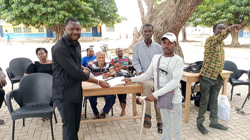 E/R: Hon. William Amankrah donates cash to persons with disability