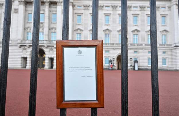 Formal Notice of Queen's Death Placed Outside Palace