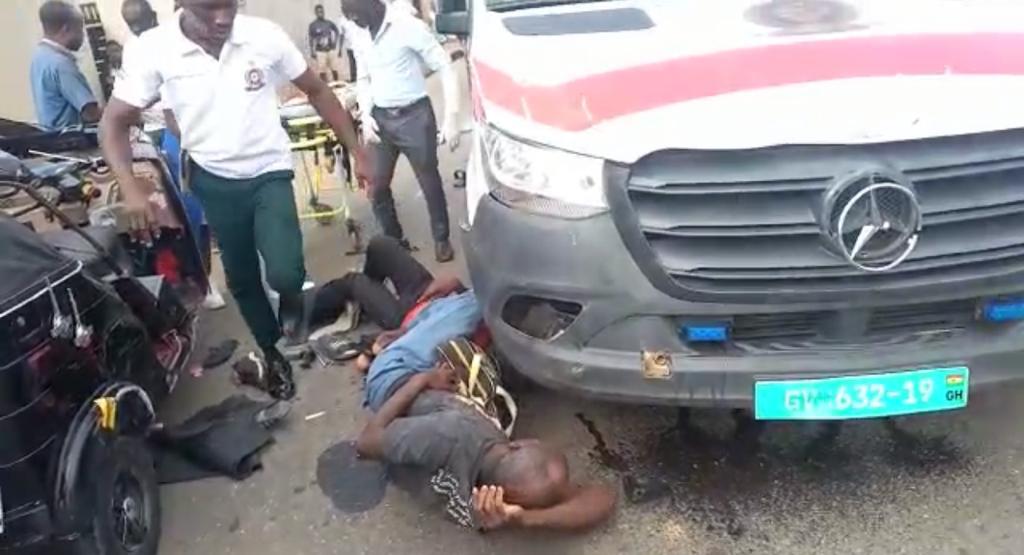 E/R: Tricycle Rider Dies after a Crash with Ambulance Vehicle