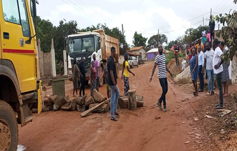 E/R: Irate Residents Clash With Mining Company, Block Trucks From Using Road