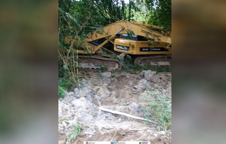 Police Recover One of the Missing Ellembelle Excavators, DCE and Three Others Arrested for Obstruction