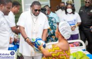 E/R: Nkosuohene Of Kwahu Nkwatia Pays Medical Debts Of 18 Mothers Assures Of Completing Ghc1.9million NICU