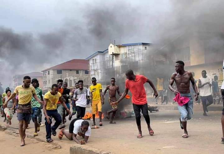 Sierra Leone: 27 Demonstrators Killed By The Police Finally Buried Amidst Families' Agitations