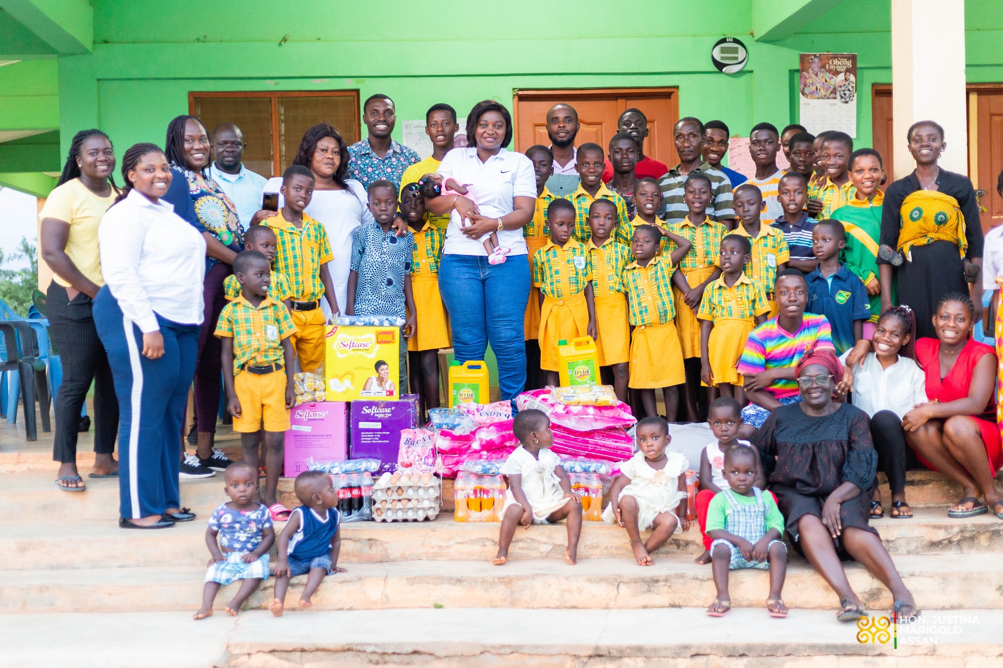 C/R: Minister Donates To Orphanage To Celebrate Birthday