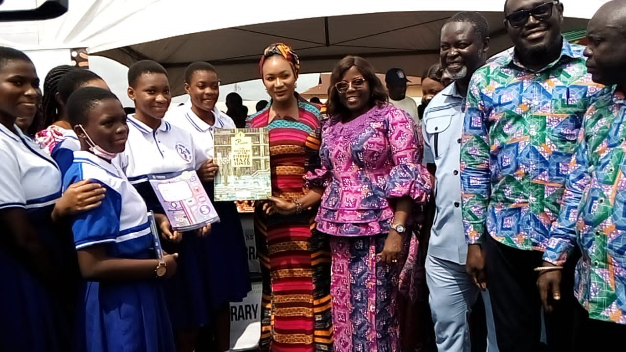 Koforidua: Second Lady Donates Reading Books To 6 Schools