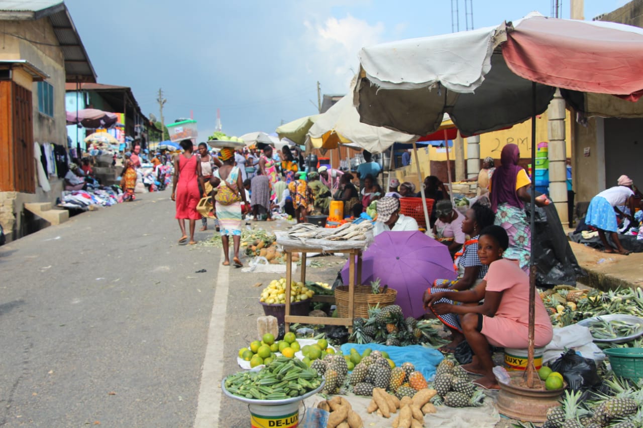 Struggle For Survival: Market Women Trade In Middle Of Road At Adeiso