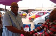 E/R:GPRTU Chairman Donates To Drivers On Christmas