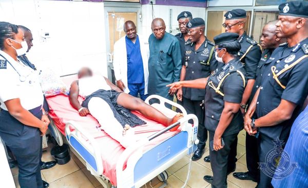 Caprice Robbery: Interior Minister Visits Wounded Police Officer