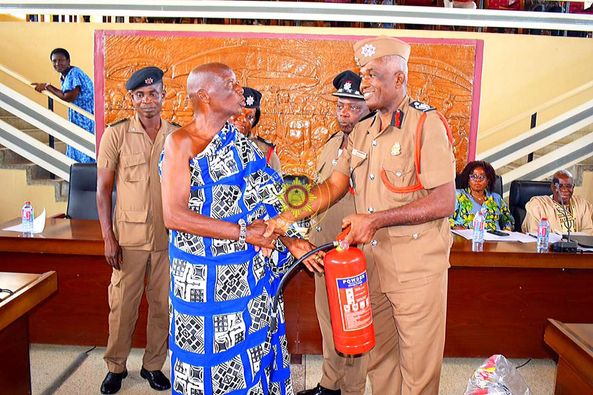 V/R: House Of Chiefs Receive Fire Extinguishers to Help Fight Bush Fires/Fire Outbreaks