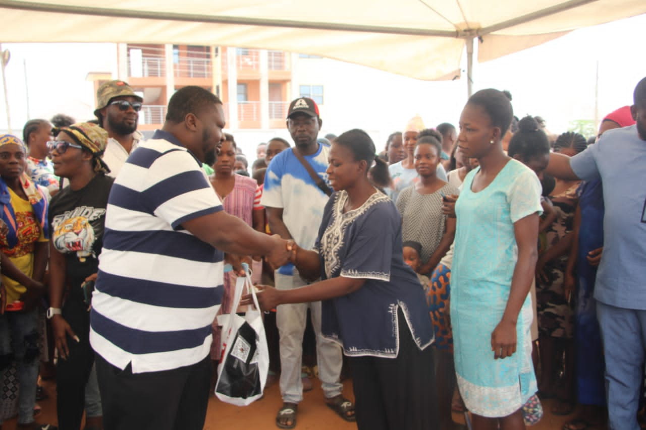 Nkosuohene Of Kwahu Nkwatia Distributes Food Items To Poor And Vulnerable In Accra