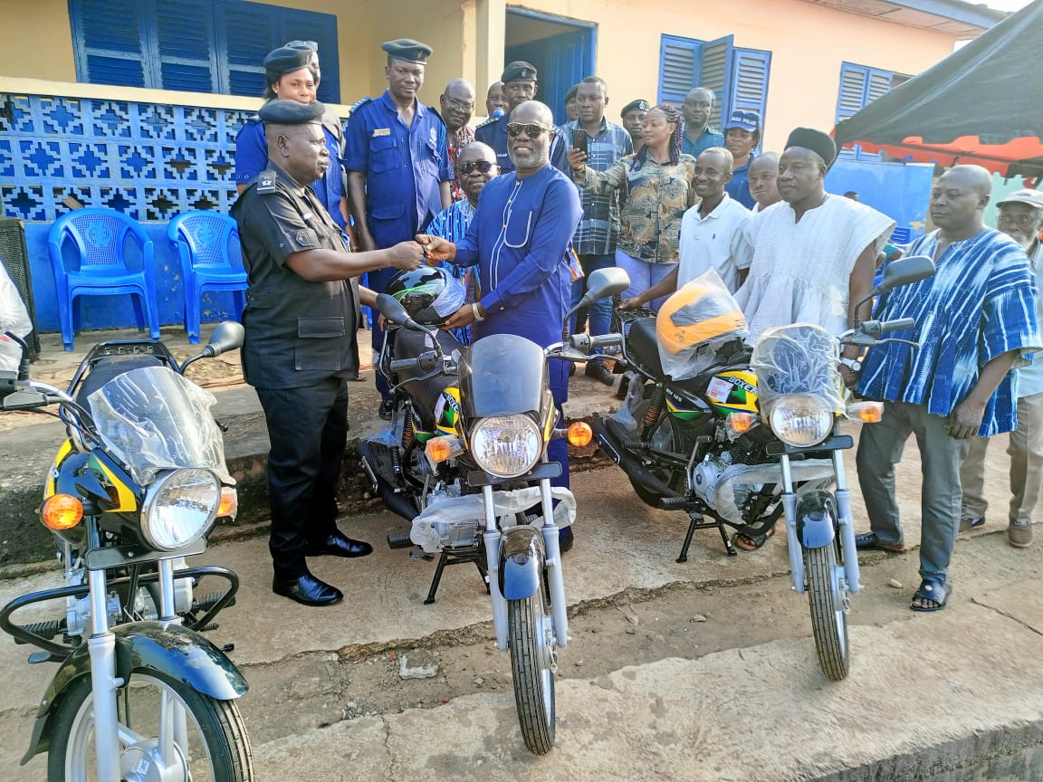 E/R:MP Presents Motorbikes To Police To Beef Up Security