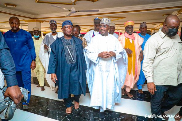 N/R:Bawumia Joins Qur'anic recitation and prayers; Hand Over Refurbished Tamale Mosque