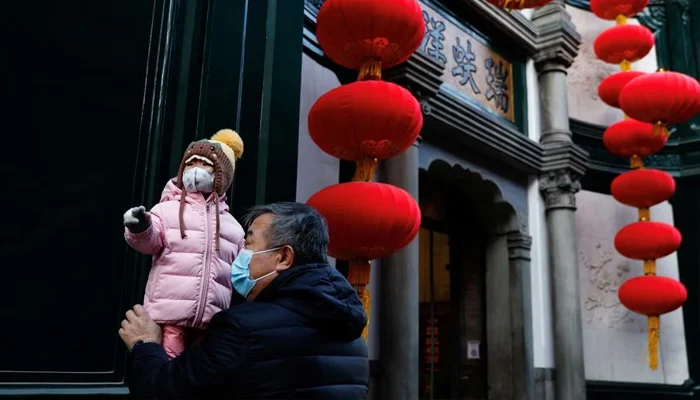 <strong>China's Population Falls For First Time Since 1961</strong>