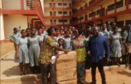 V/R: Ketu South MP Donates Streetlights, Cash Amount To Two Schools