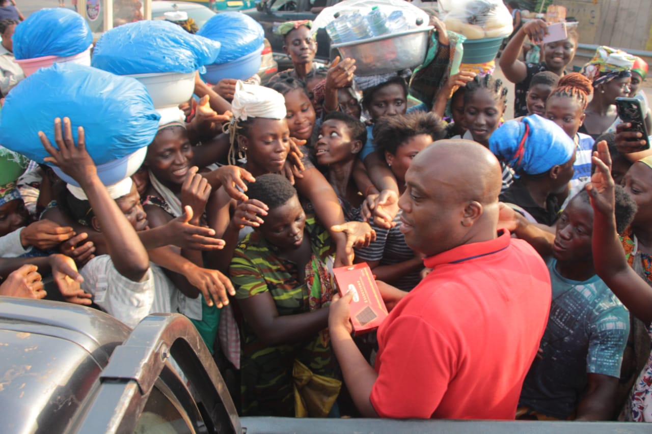 E/R: Asuogyaman MP Mobbed By Traders At Atimpoku