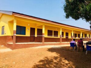 A/R: Sekyere East DCE Hands Over 3-Unit Classroom Block To Ohemaa Dida D/A  Primary School