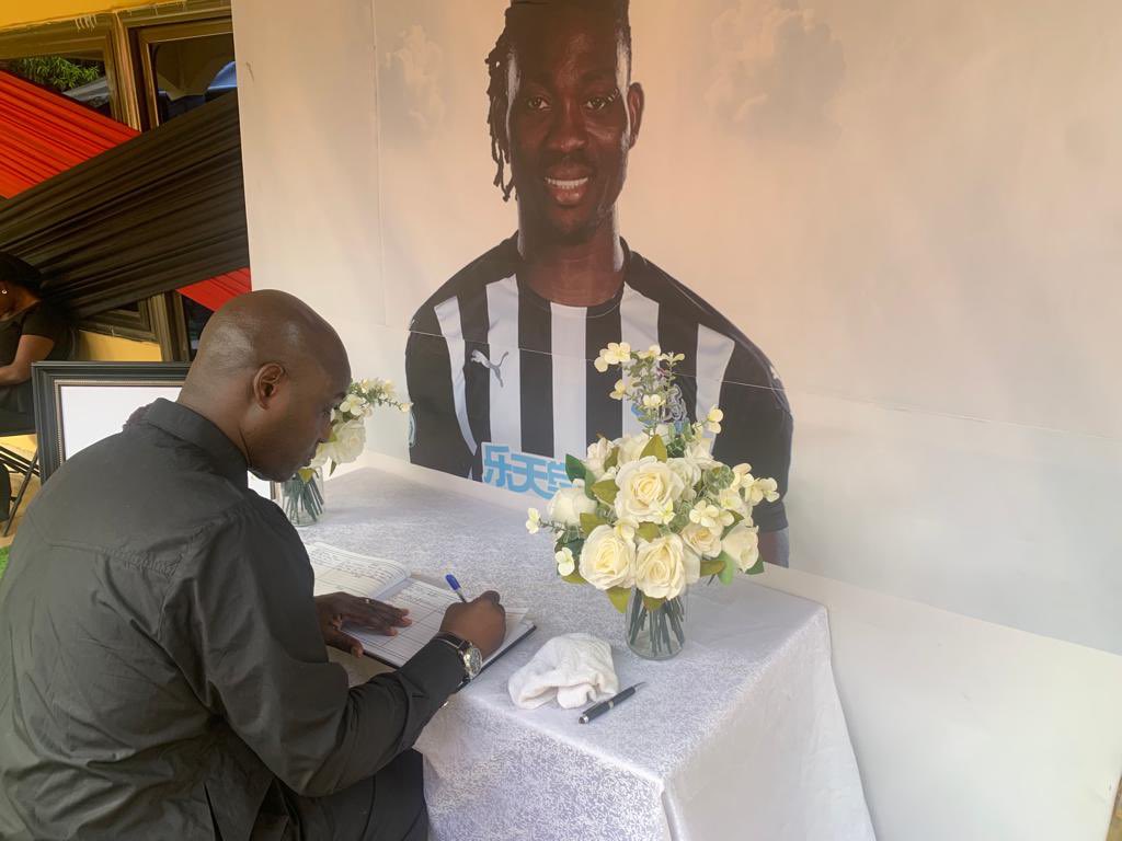 Ex-Ghana Defender Tony Baffoe Signs Book Of Condolence In Honour Of Christian Atsu