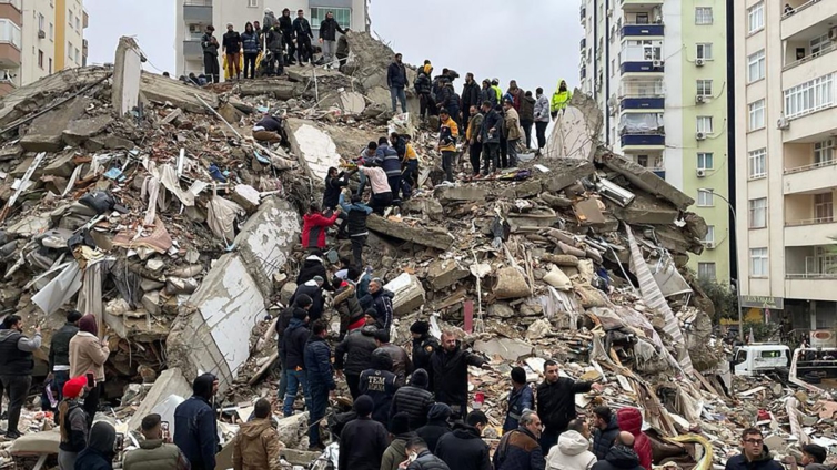 Turkey Earthquake: Survivors In Streets As Rain Hampers Rescue