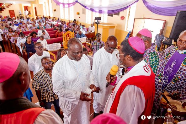 E/R: Alan Kyeremanten Witnesses Consecration and Enthronement Of Diocesan Angican Bishop Of Koforidua