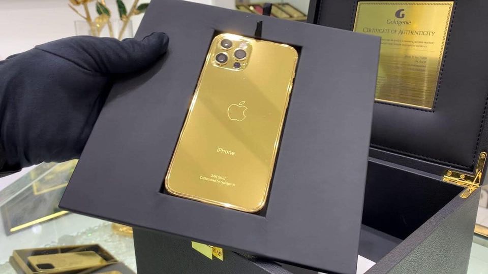 Messi Dashes Gold iPhones worth £175,000 To Argentina Team Mates, Officials