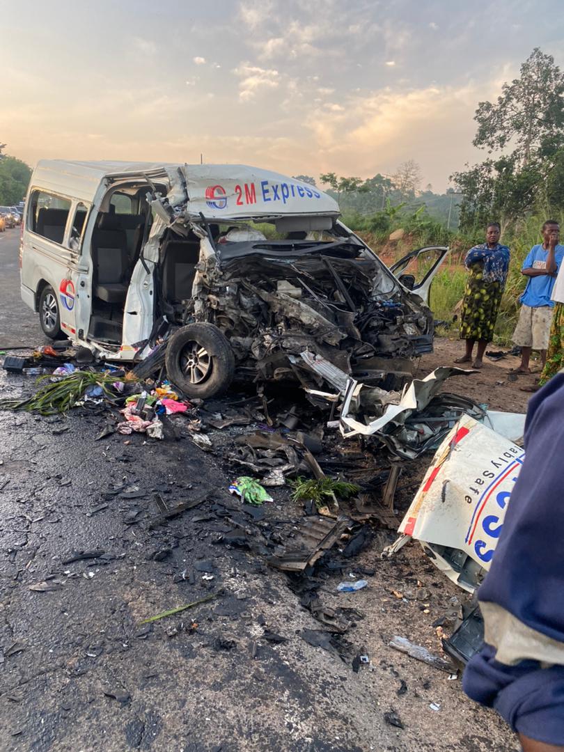 E/R: 2M Express Toyota Hiace Buses Kills 18 Persons Over The Weekend