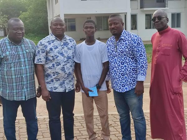 E/R: Oda Lawmaker Provides Financial Support To Needy BECE Graduate