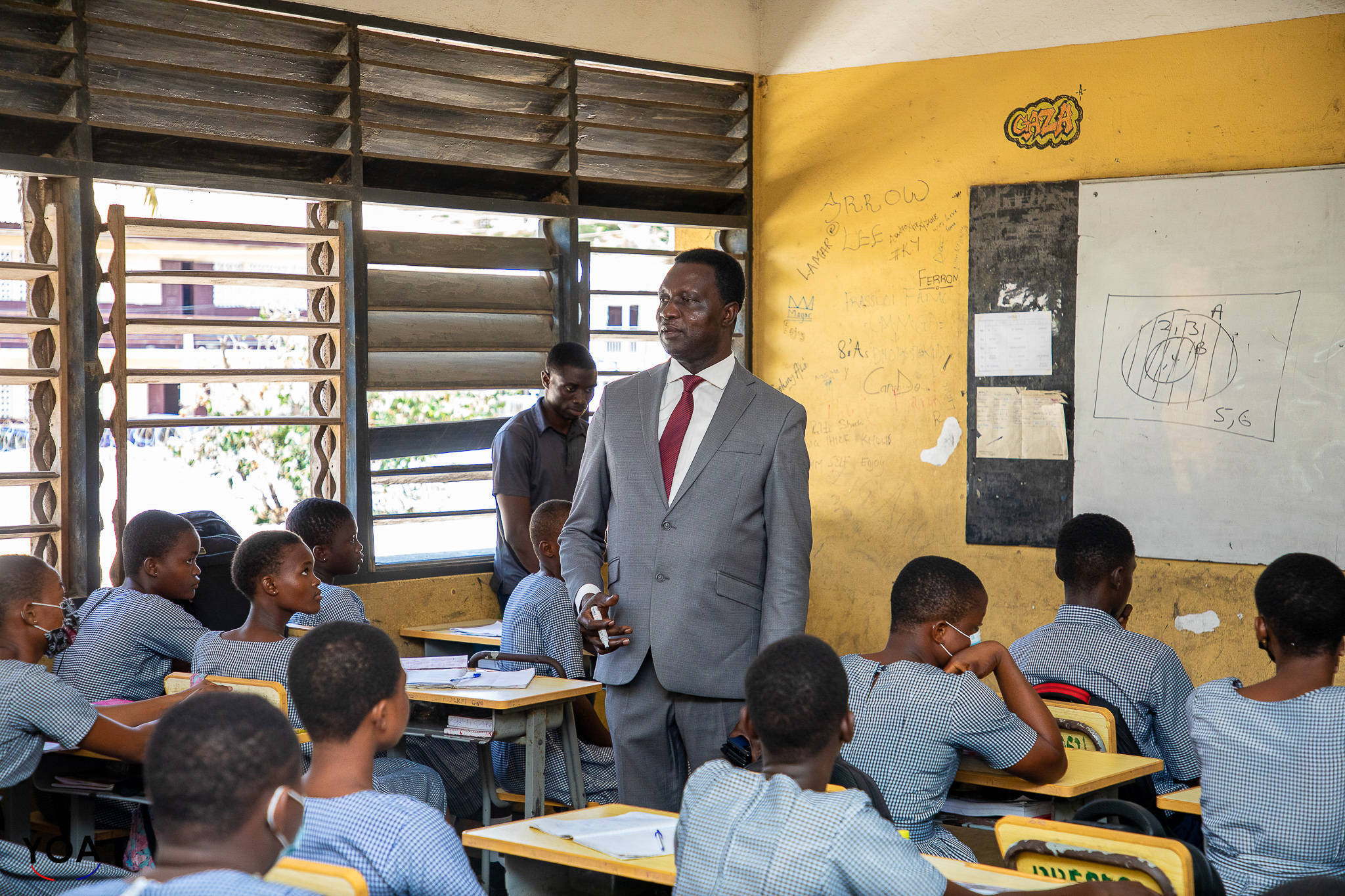 Education Minister Pay Unannounced Visit To Osu Presby SHS; Pledges To Furnish Classrooms With Paint And Louver Blades