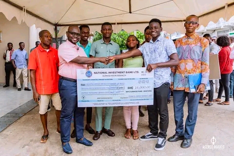 A/R: MP Presents Cheques To Students, Petty Traders In Bantama