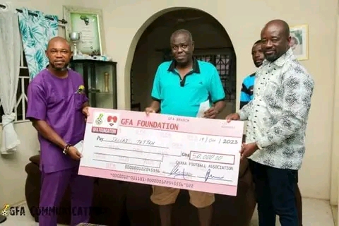 GFA Foundation Visits Former Coach Sellas Tetteh; Dashes Him Ghc50K