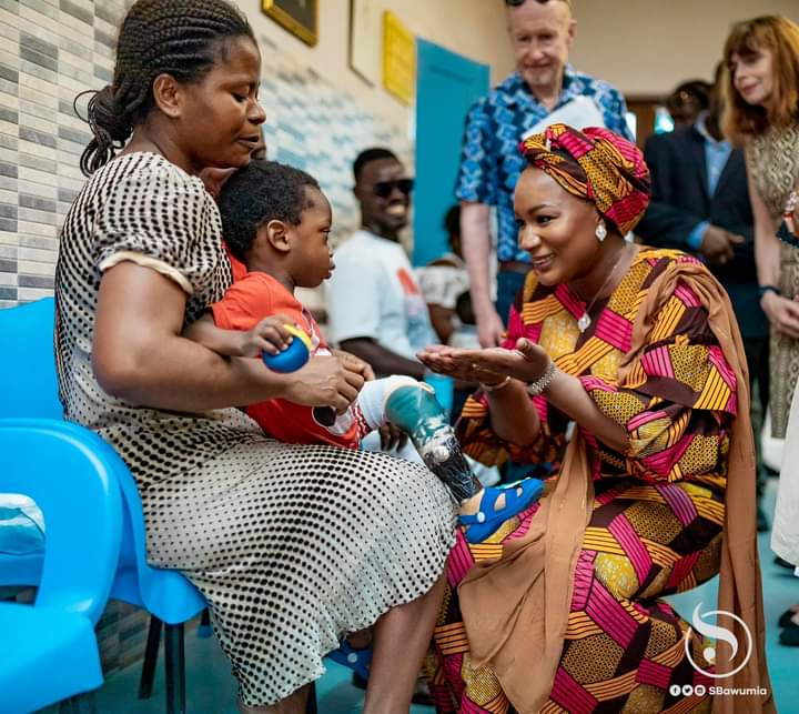 Samira Bawumia Presents 50K To The Orthopedic Training Center