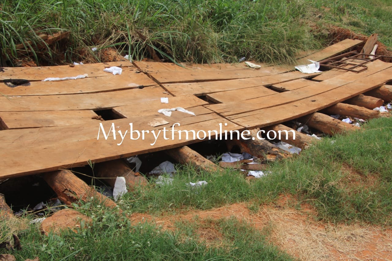 E/R: Adjena SHS Students Attend Natures Call On Deplorable Trench Latrines