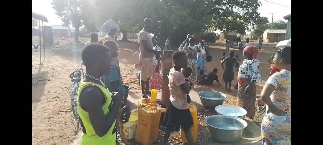 U/E: More Than 500 People And Students Share One Borehole At Dabilla; Residents Call For Help