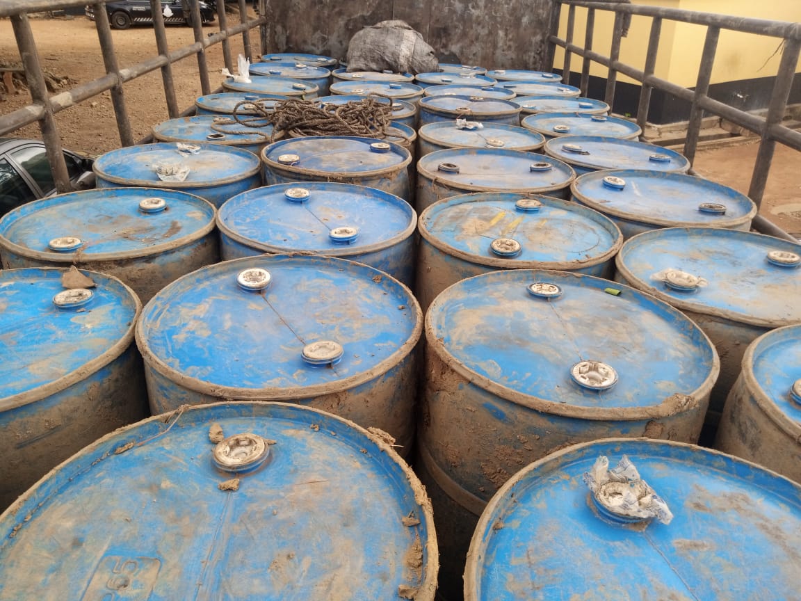 E/R: COCOBOD, Police Intercepts Over 70 Bags Of Cocoa Beans Packaged In Oil Drums At Asuokaw