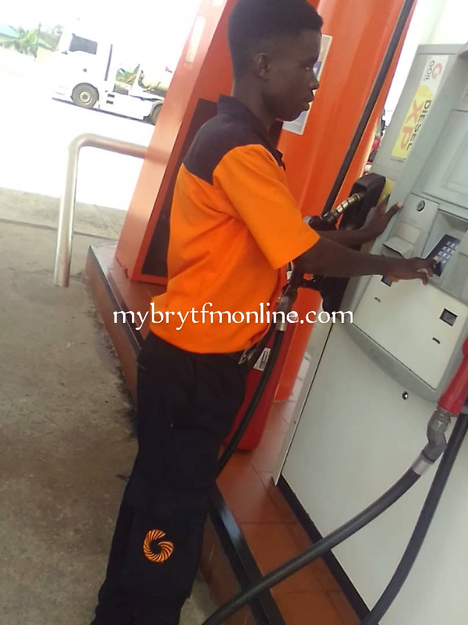 E/R: Excellent JHS Graduate Turns Fuel Attendant