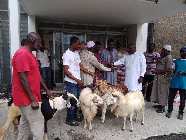 E/R: Regional Minister Donates To Muslim Community Ahead Of Eid-ul-Adha