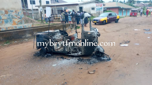 Koforidua: Suspected Cable Thief Lynched, Two Escaped With Tricycle Set On Fire