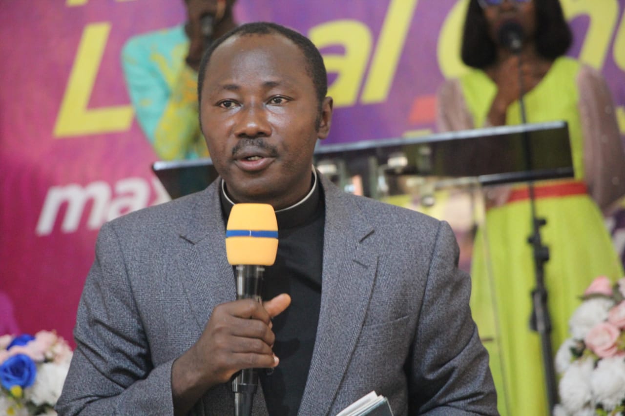 E/R: Slay Queen Menace Is A Curse - Pentecost Pastor