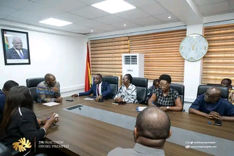 Ghana Civil Service Head Calls On Energy Minister