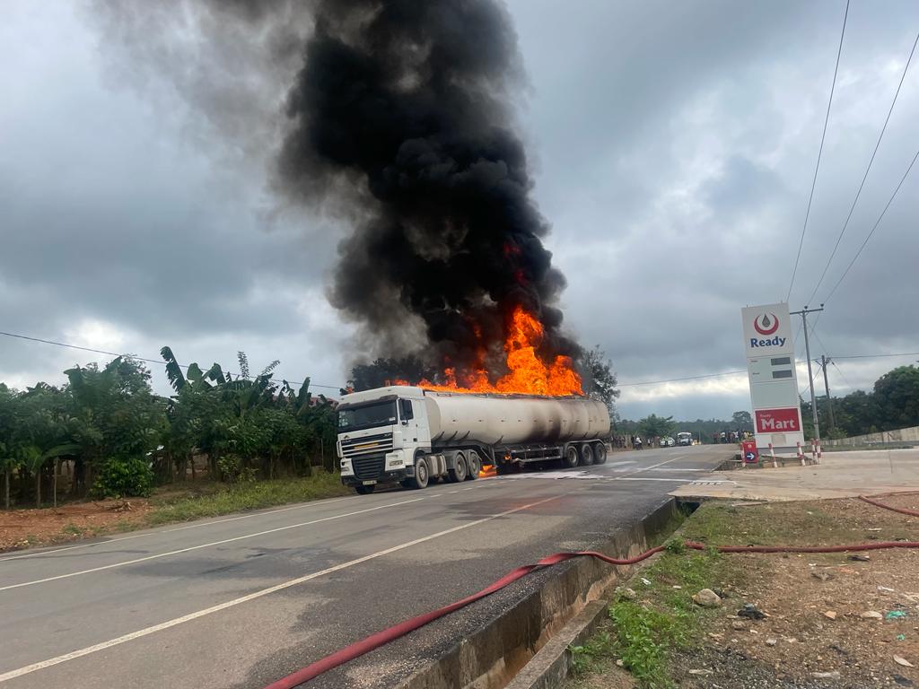 E/R: Fire Guts Fuel Tanker At Ready Oil Filling Station At Akyem Akrofufu