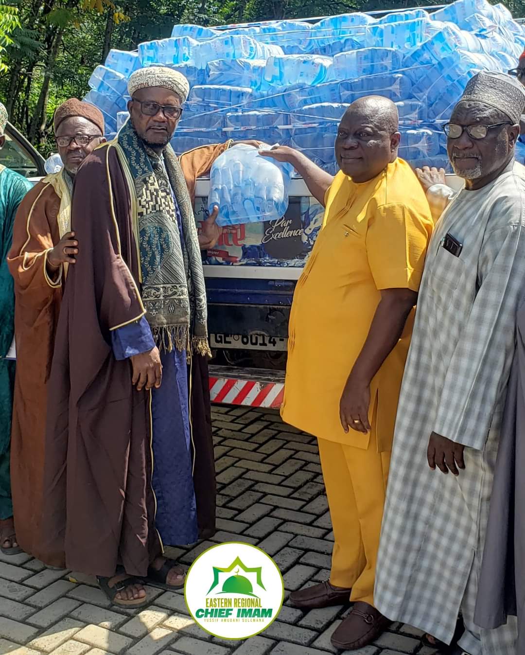 E/R: Chief Imams Donate To Akosombo Dam Spillage Affected Communities