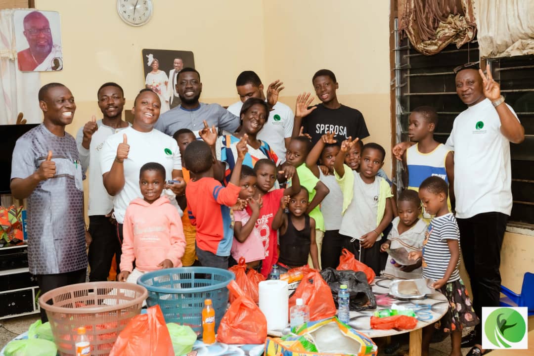 E/R: MarkGrace Foundation Dines With Orphans