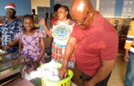 E/R: Daasebre Adusei Peasah IV Parties With Children At Akyem Tafo