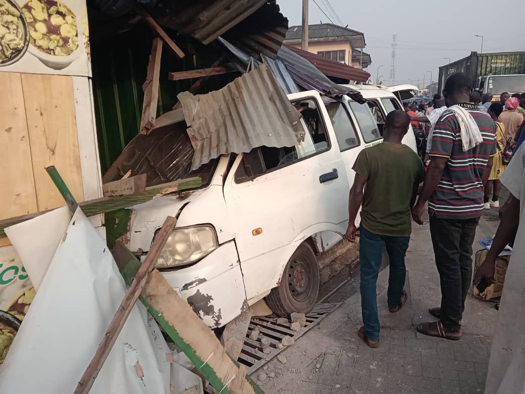 Koforidua: School Bus Involved In An Accident; Pupils Injured