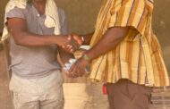 E/R:New Juaben South NPP Communication Director Donates Android Phones To Serial Callers