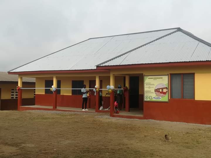 E/R:West Akyem Co-operative Cocoa Farmers Union Hands Over Classroom Blocks To Two Communities