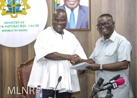 Appiah-Kubi Committee Submits Report On De-Vesting Of Lands To Lands Minister