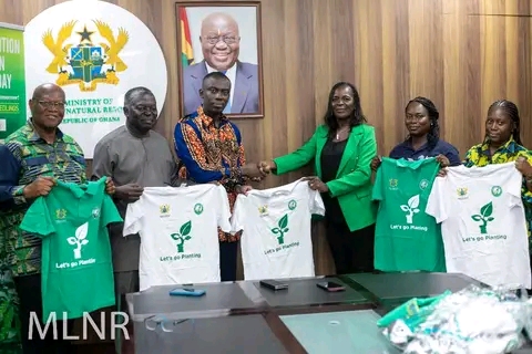 Green Ghana Day:Lands Ministry Receives Donations Ahead Of Event