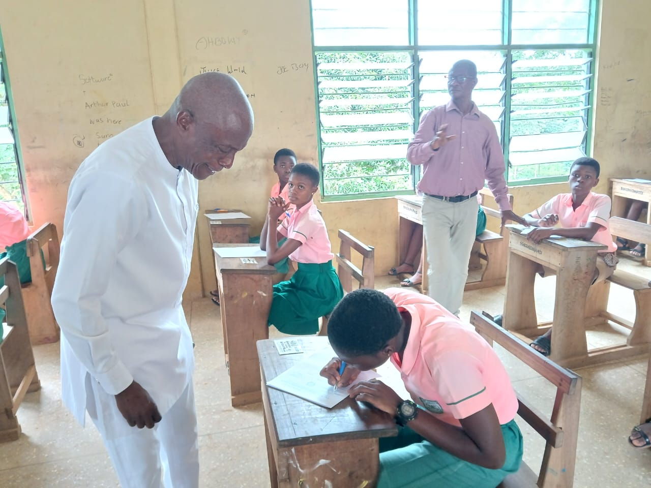 Abuakwa North: MCE Pledges Ghc1000 Package For Outstanding Female BECE Candidate