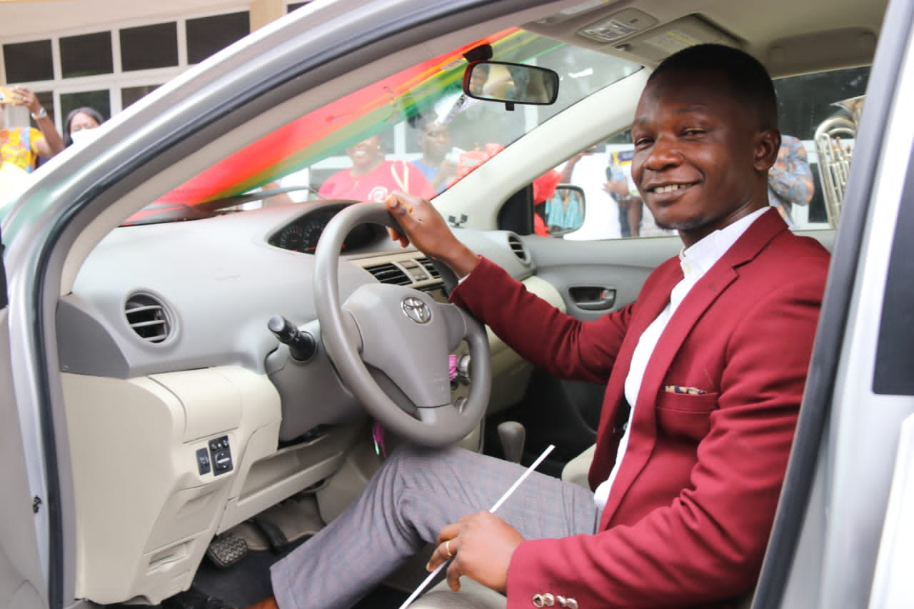 E/R:Abuakwa State College Teacher Wins Top Honor At GES Awards, Gets Brand New Car