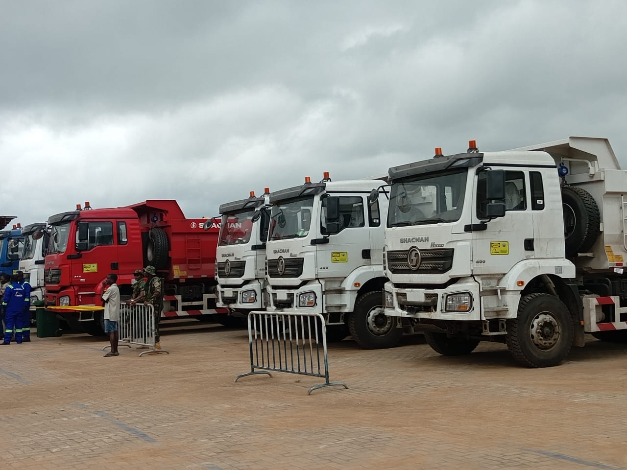 DRIP:Eastern Regional Minister Presents Vehicles To Municipal And District Assemblies